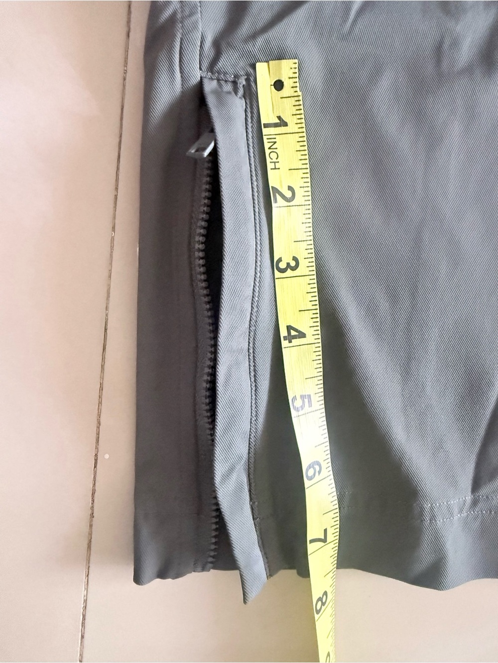 ALO Yoga Men's and Women Gray Cargo Pants with Ankle Zippers - Picture 6 of 12